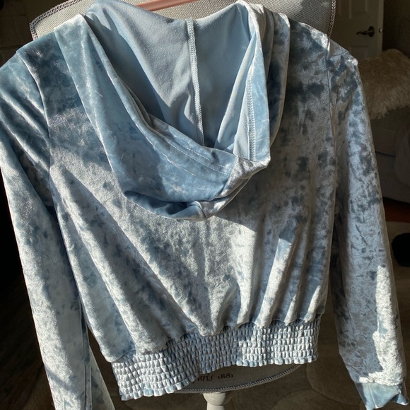 Girls light blue used sweater - Picture 2 of 4